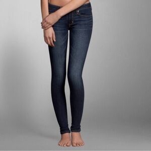 EUC Women’s Abercrombie & Fitch “A+F Jegging” Size 2S/W26 L27 in Darker Wash